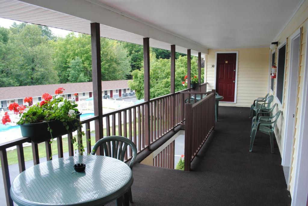 Fran Cove Motel Lake George Eksteriør billede