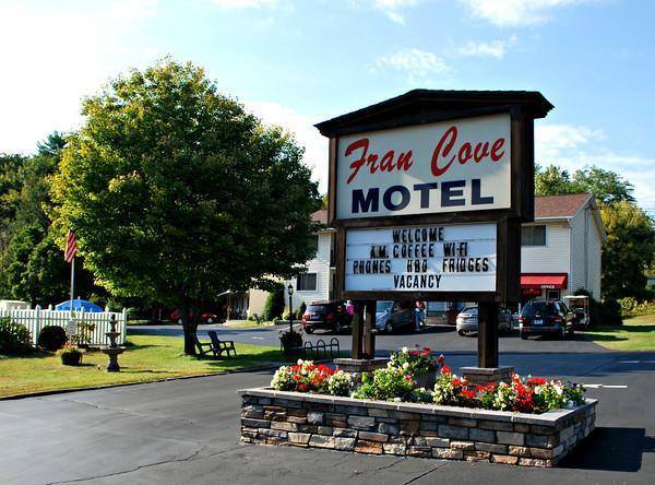 Fran Cove Motel Lake George Eksteriør billede